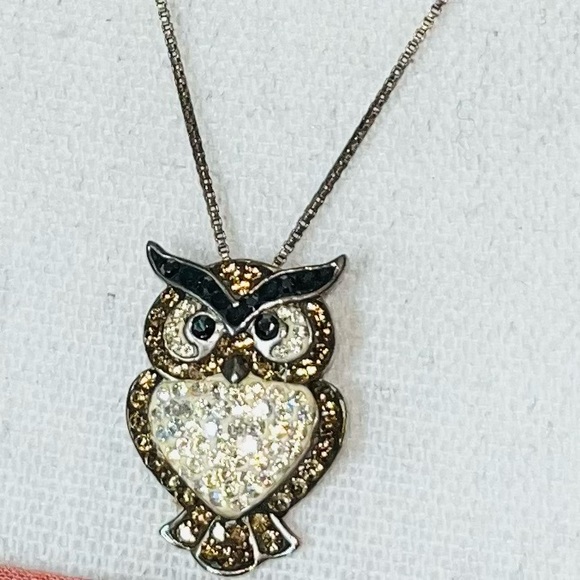 Owl pendant with 18 inch sterling silver chain - Picture 1 of 3